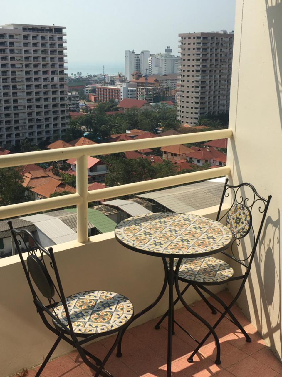 View Talay 1B Holidays Pattaya Eksteriør bilde